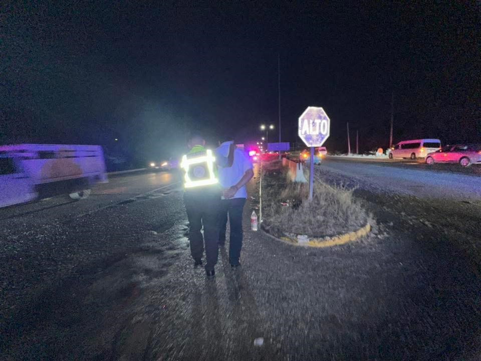 Conductor ebrio causa accidente en la carretera federal 307 de Playa del Carmen