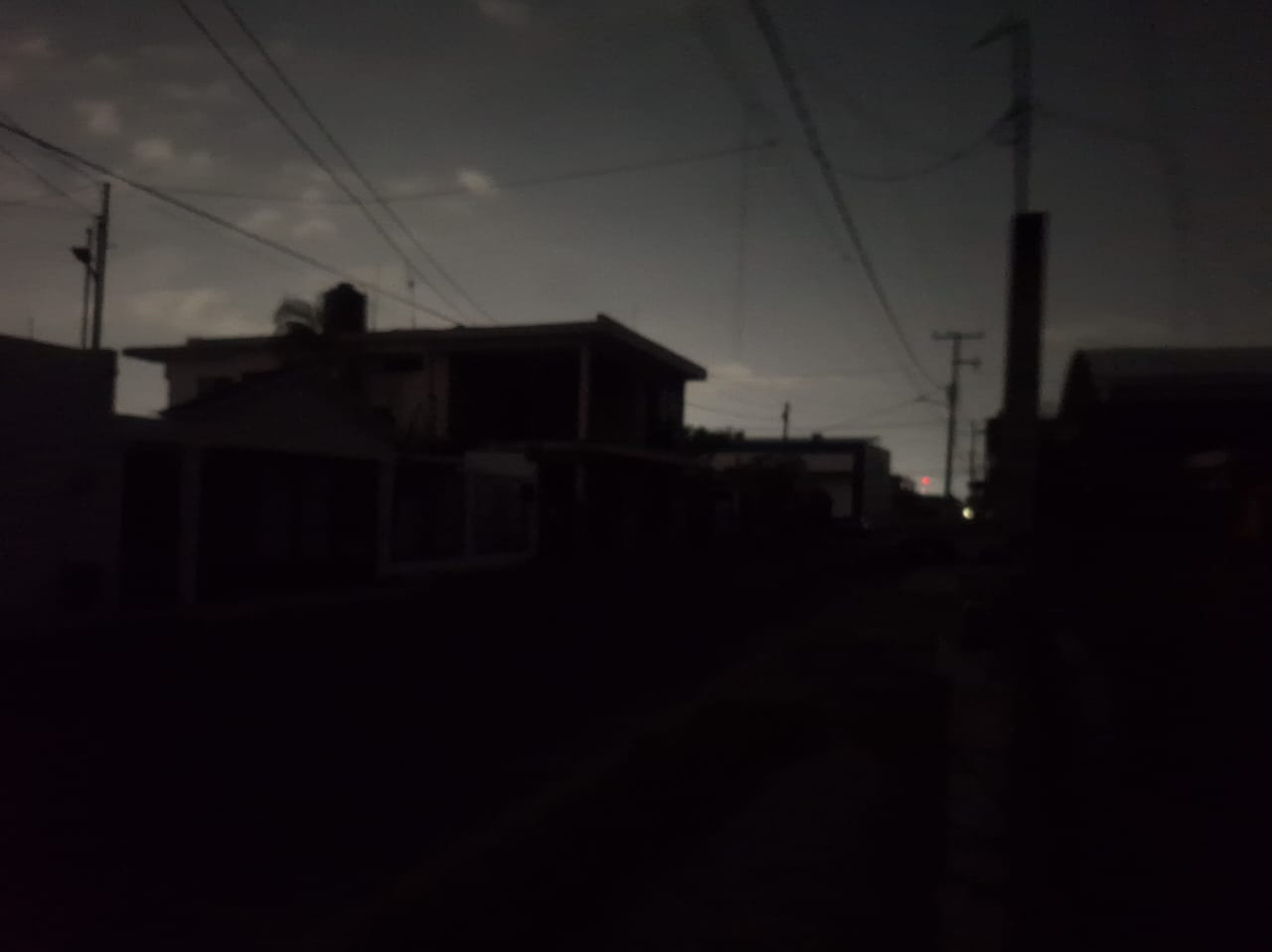 La falta de luz ha traído problemas a los habitantes, como los económicos La falta de luz ha traído problemas a los habitantes, como los económicos
