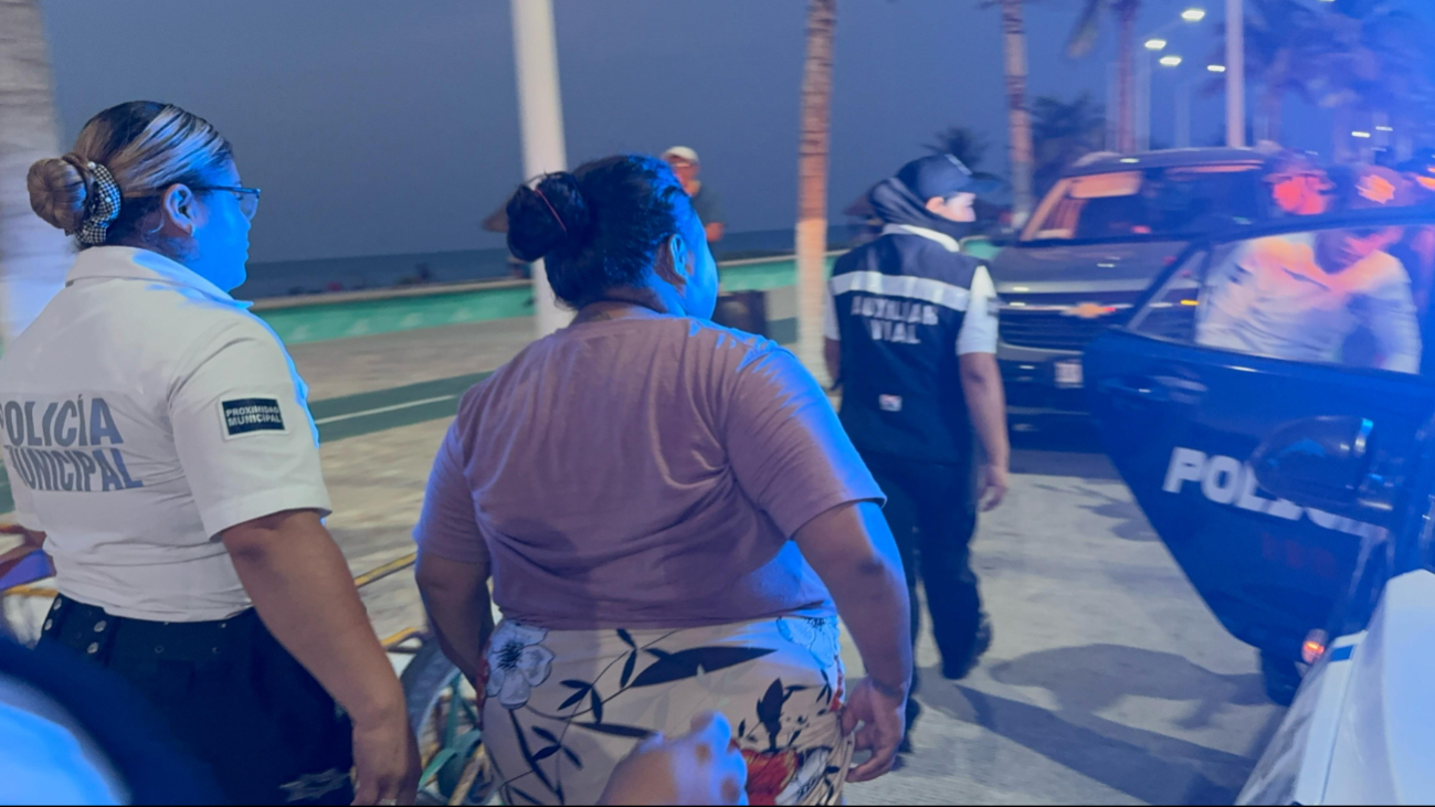 La mujer también fue detenido y remitida al Ministerio Público para rendir su declaración. La mujer también fue detenido y remitida al Ministerio Público para rendir su declaración.