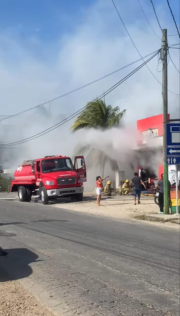Voluntarios y elementos de las corporaciones de emergencia acudieron al llamado de auxilio. Voluntarios y elementos de las corporaciones de emergencia acudieron al llamado de auxilio.