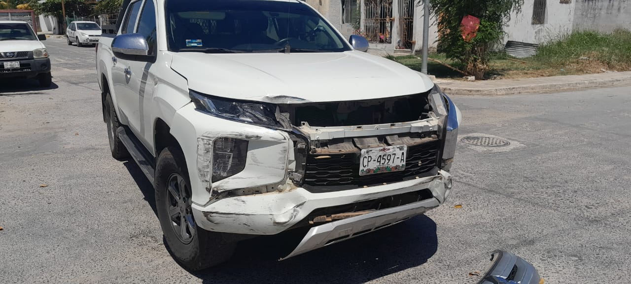 Por ir a exceso de velocidad y en sentido contrario conductor genera choque en Campeche