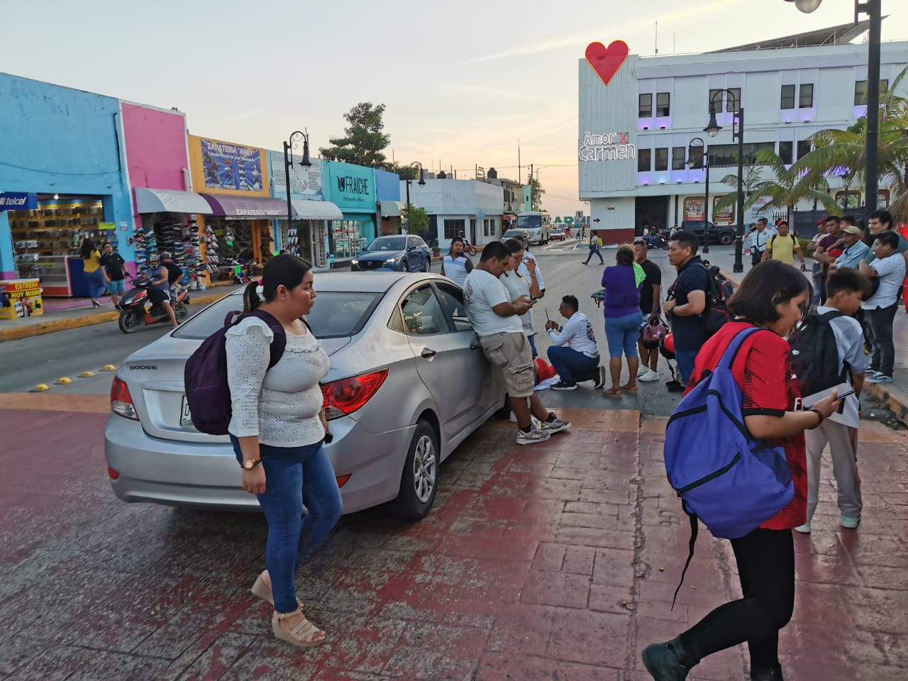 Dos mujeres fueron atropelladas por una conductora que no respetó el paso peatonal Dos mujeres fueron atropelladas por una conductora que no respetó el paso peatonal