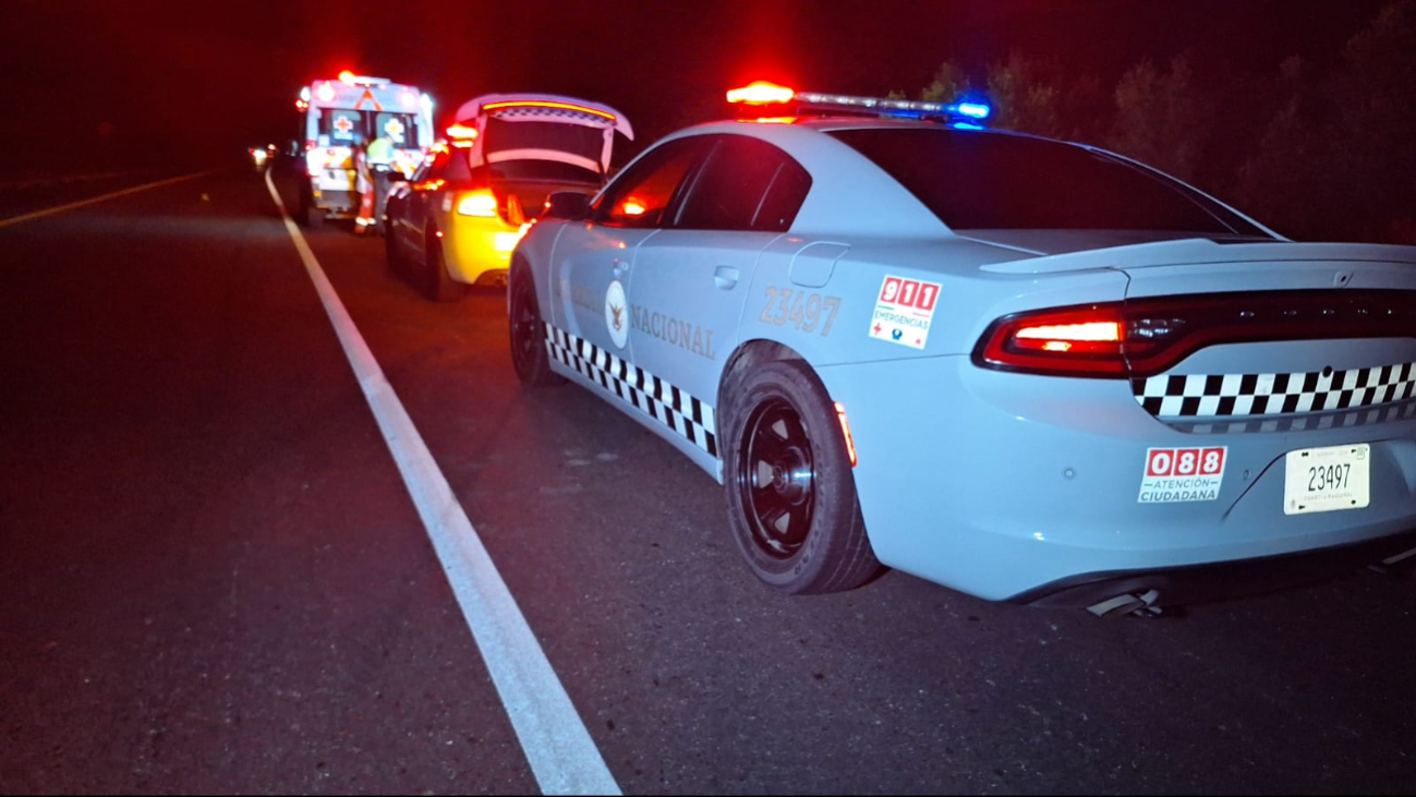 Conductor pierde el control de su coche y termina volcado en carretera federal de FCP