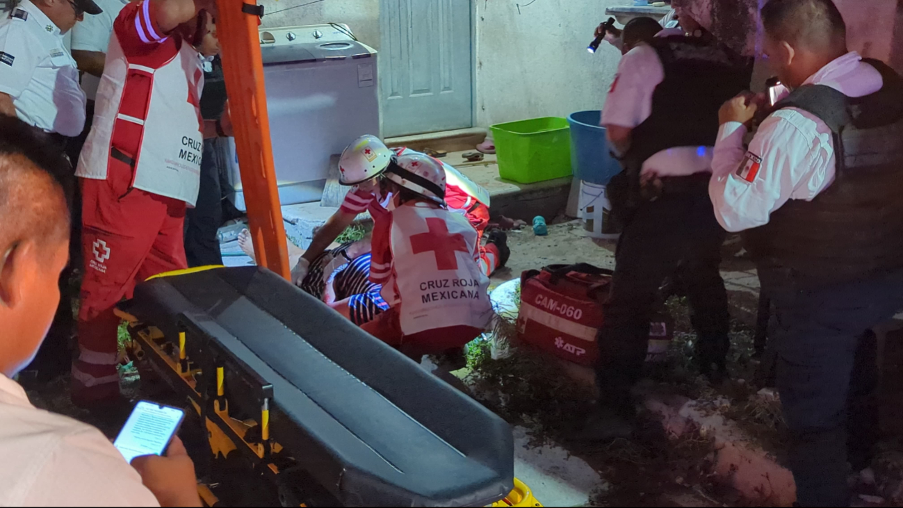 Fue trasladada aún con el arma blanca incrustada en la espalda para ser operada de emergencia Fue trasladada aún con el arma blanca incrustada en la espalda para ser operada de emergencia