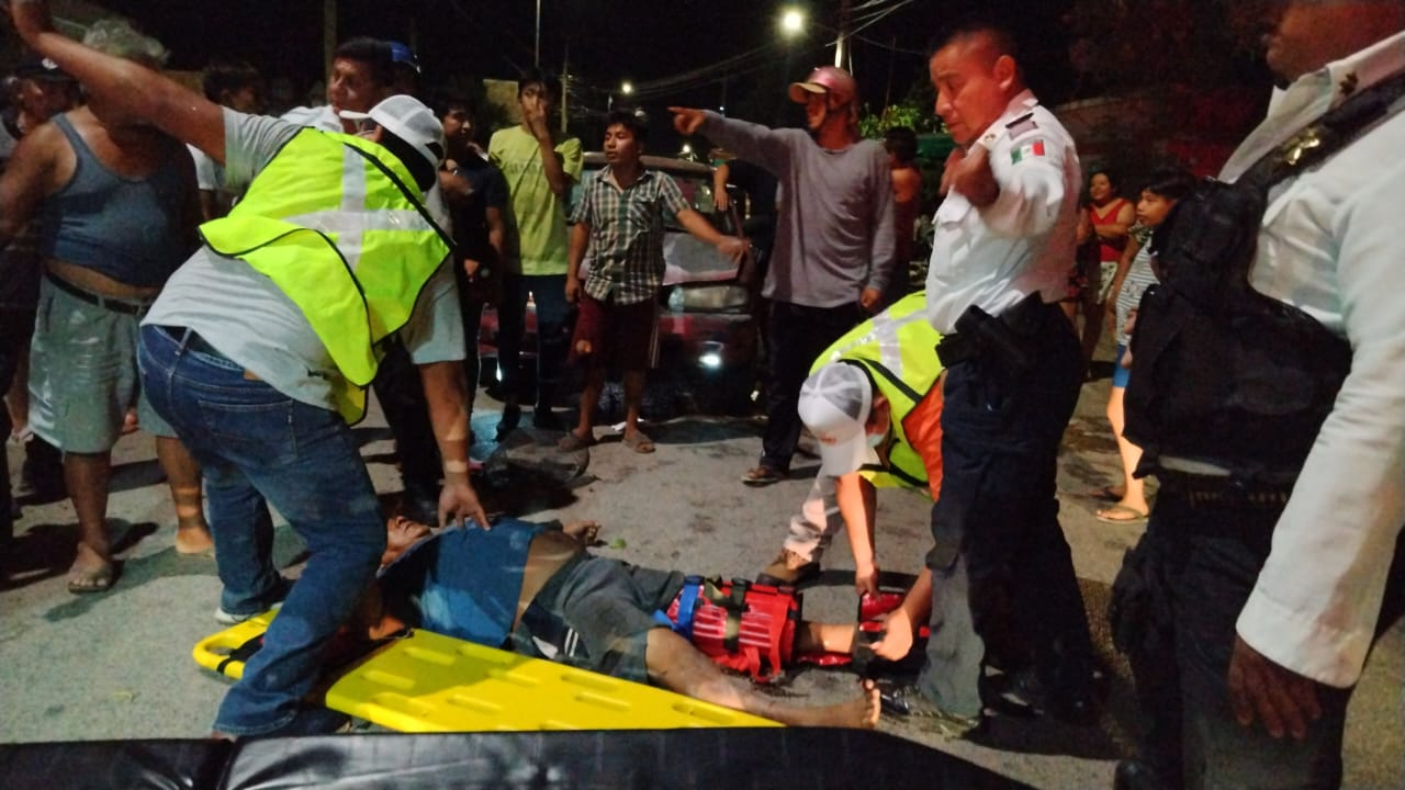 Paramédicos de SAMU arribaron para proveer asistencia y trasladar al nosocomio a la víctima. Paramédicos de SAMU arribaron para proveer asistencia y trasladar al nosocomio a la víctima.