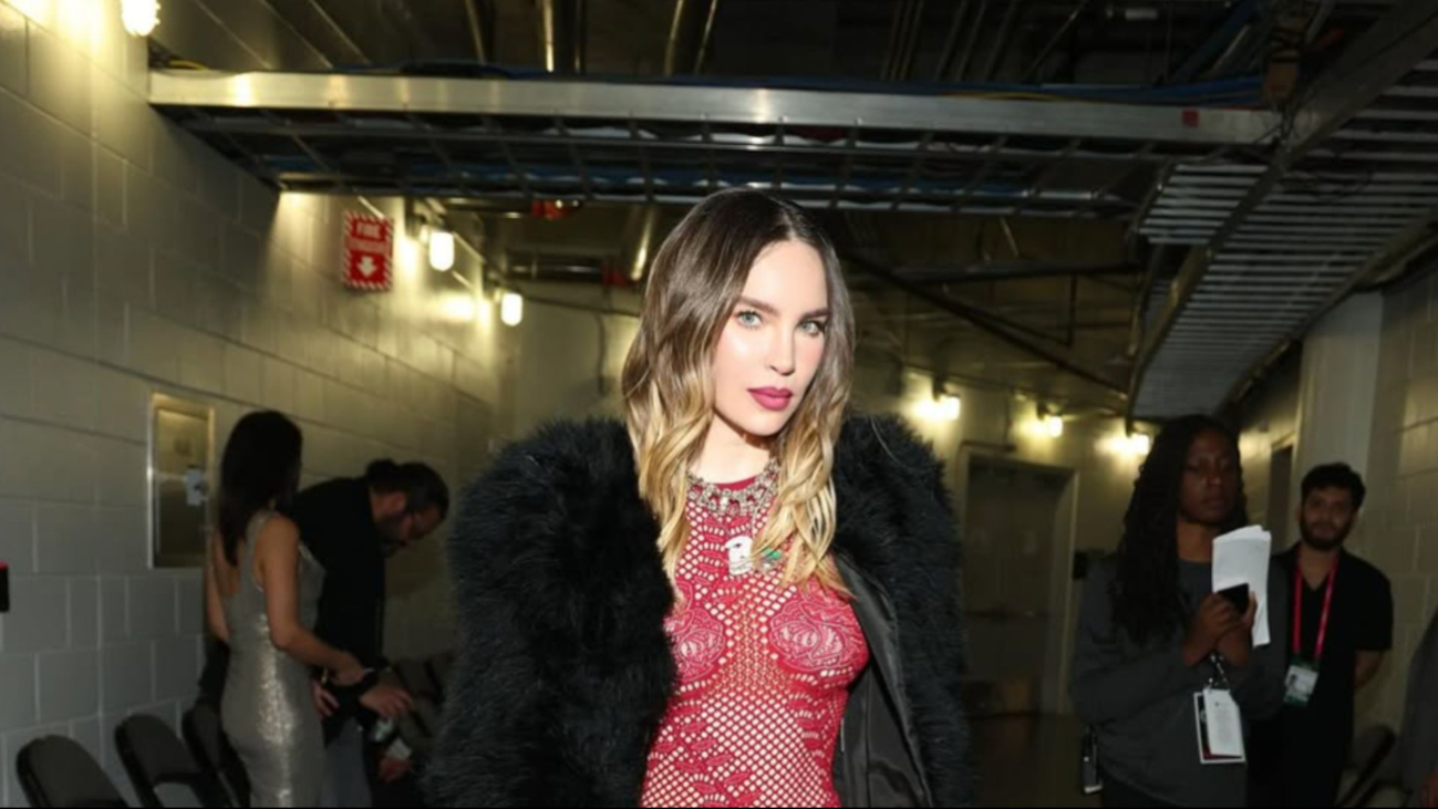 Acusan a Belinda de plagio por su vestuario en Premios Lo Nuestro Acusan a Belinda de plagio por su vestuario en Premios Lo Nuestro
