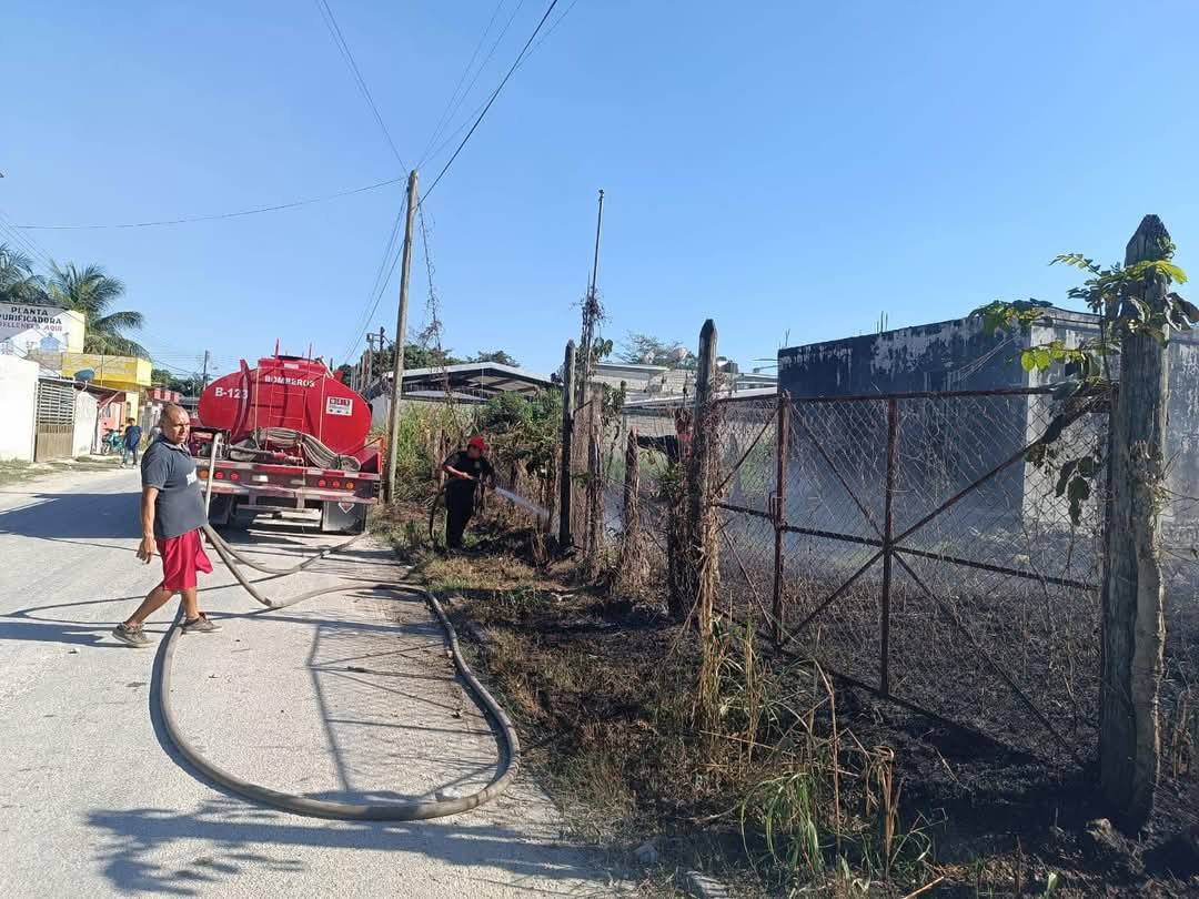 Bomberos y Protección Civil Controlan Fuga de Gas y Conato de Incendio Bomberos y Protección Civil Controlan Fuga de Gas y Conato de Incendio