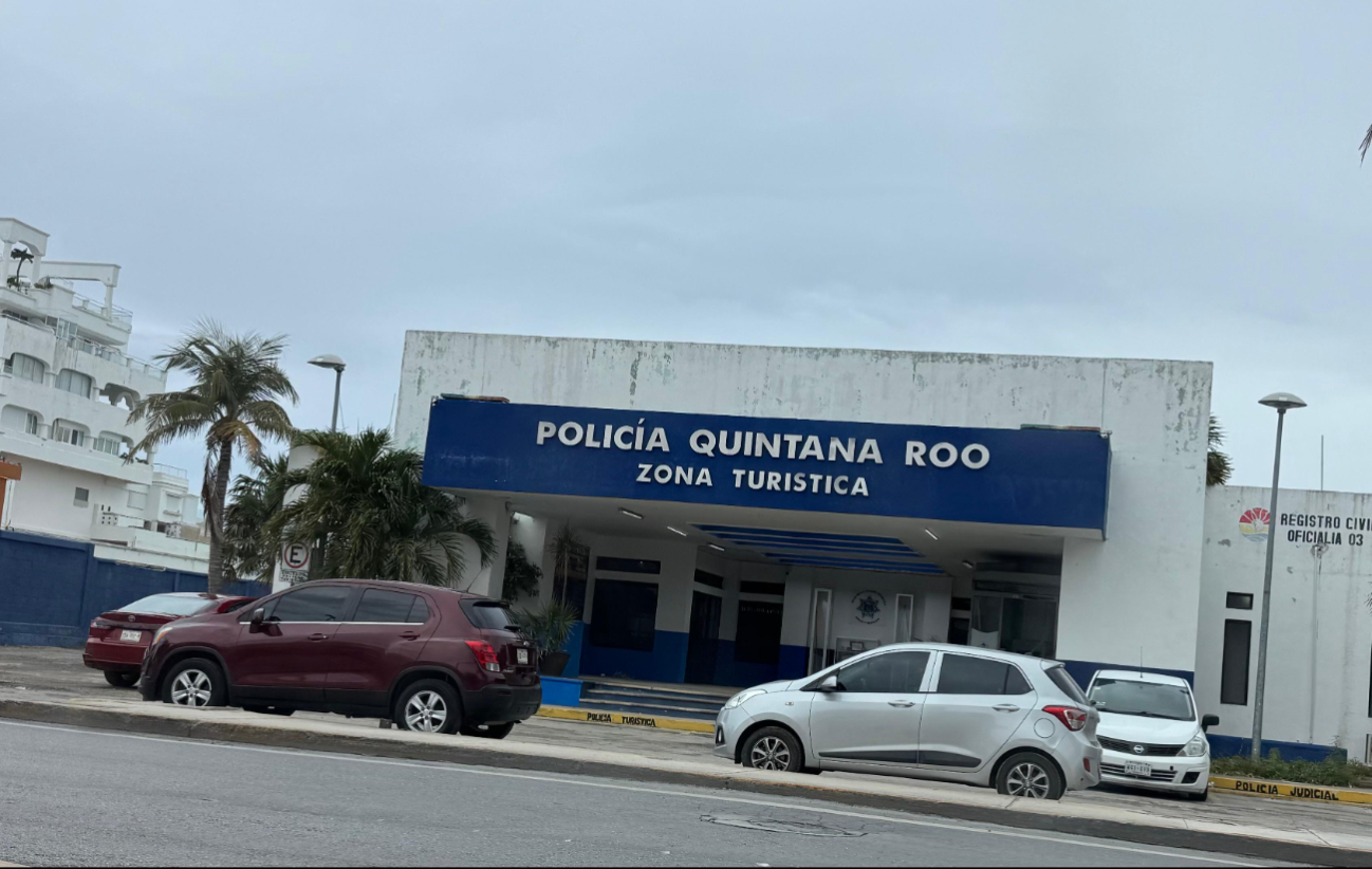 Turista extranjero pierde la vida dentro de una celda en Cancún por presunto paro cardiaco