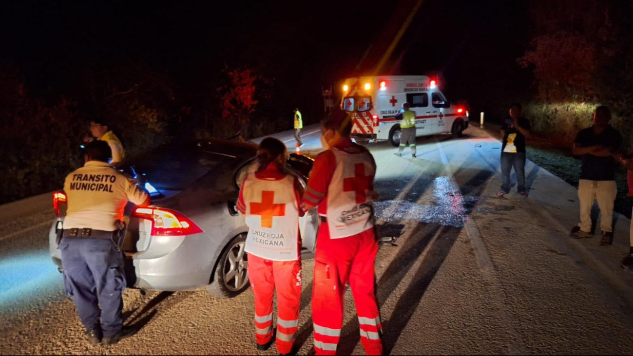 Choque entre vehículo y grúa en Felipe Carrillo Puerto deja daños superiores  a cien mil pesos