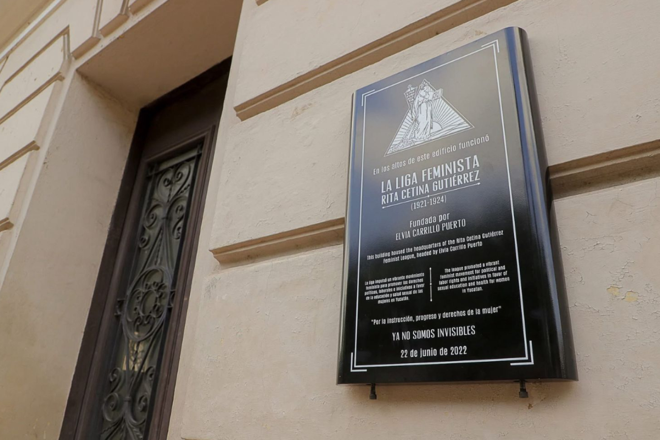 La primera placa se colocó en el Peón Contreras el 8 de marzo de 2022, en el marco del Día Internacional de la Mujer La primera placa se colocó en el Peón Contreras el 8 de marzo de 2022, en el marco del Día Internacional de la Mujer