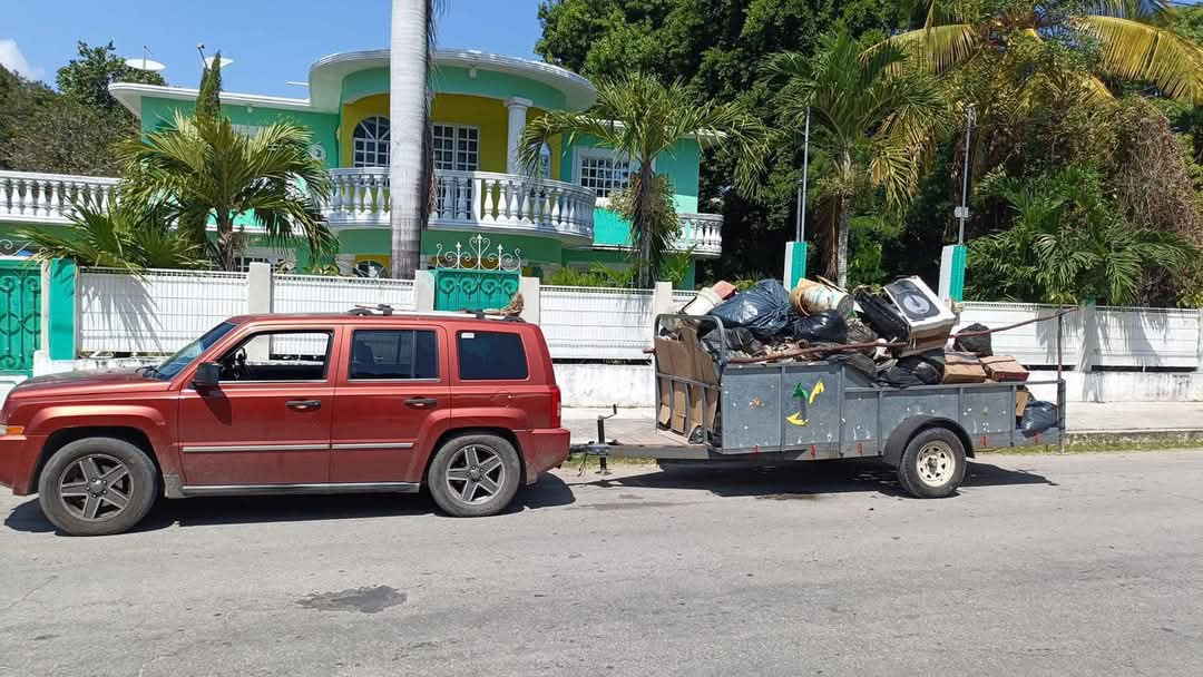 La basura llevaba un aproximado de dos semana sin ser recolectada La basura llevaba un aproximado de dos semana sin ser recolectada