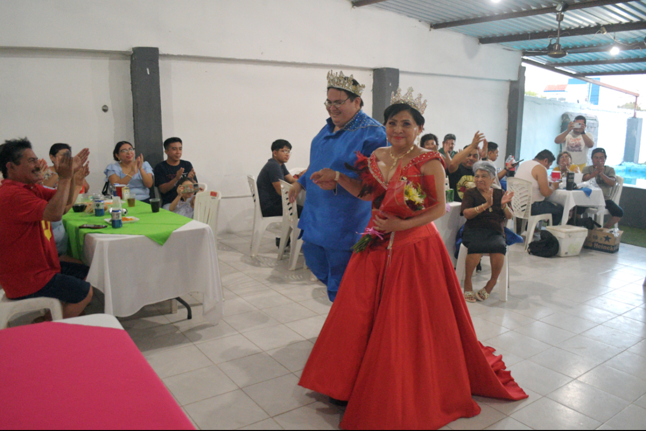La familia Pérez Martínez y amigos rescatan tradiciones. La familia Pérez Martínez y amigos rescatan tradiciones.