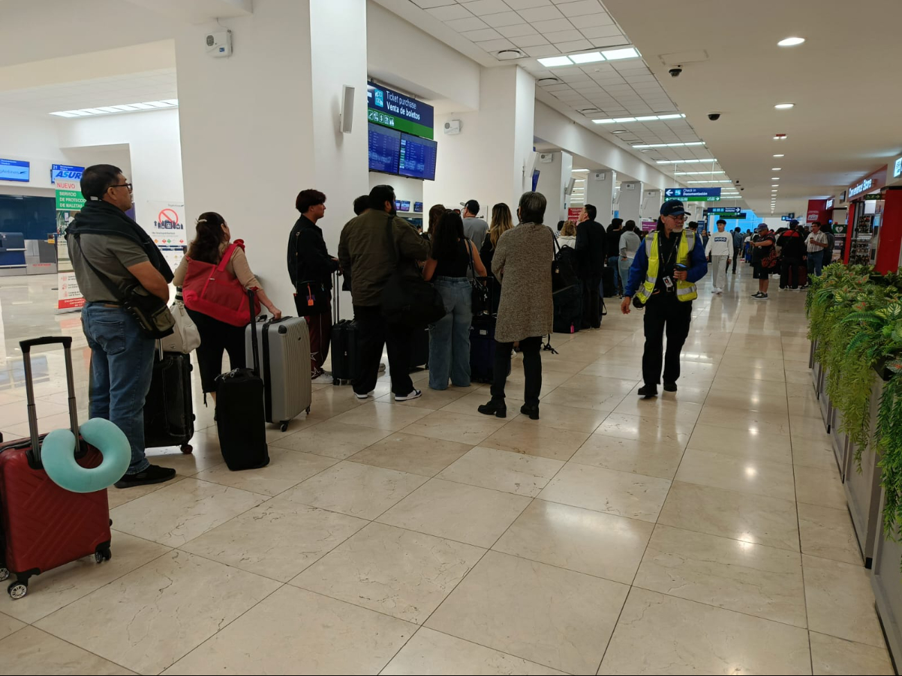 Hay largas filas en el aeropuerto de Mérida Hay largas filas en el aeropuerto de Mérida
