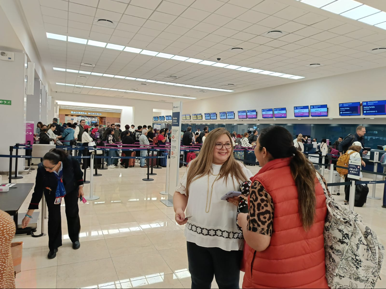 VivaAerobus  retrasa más de cuatro horas el  vuelo de Toluca a Mérida