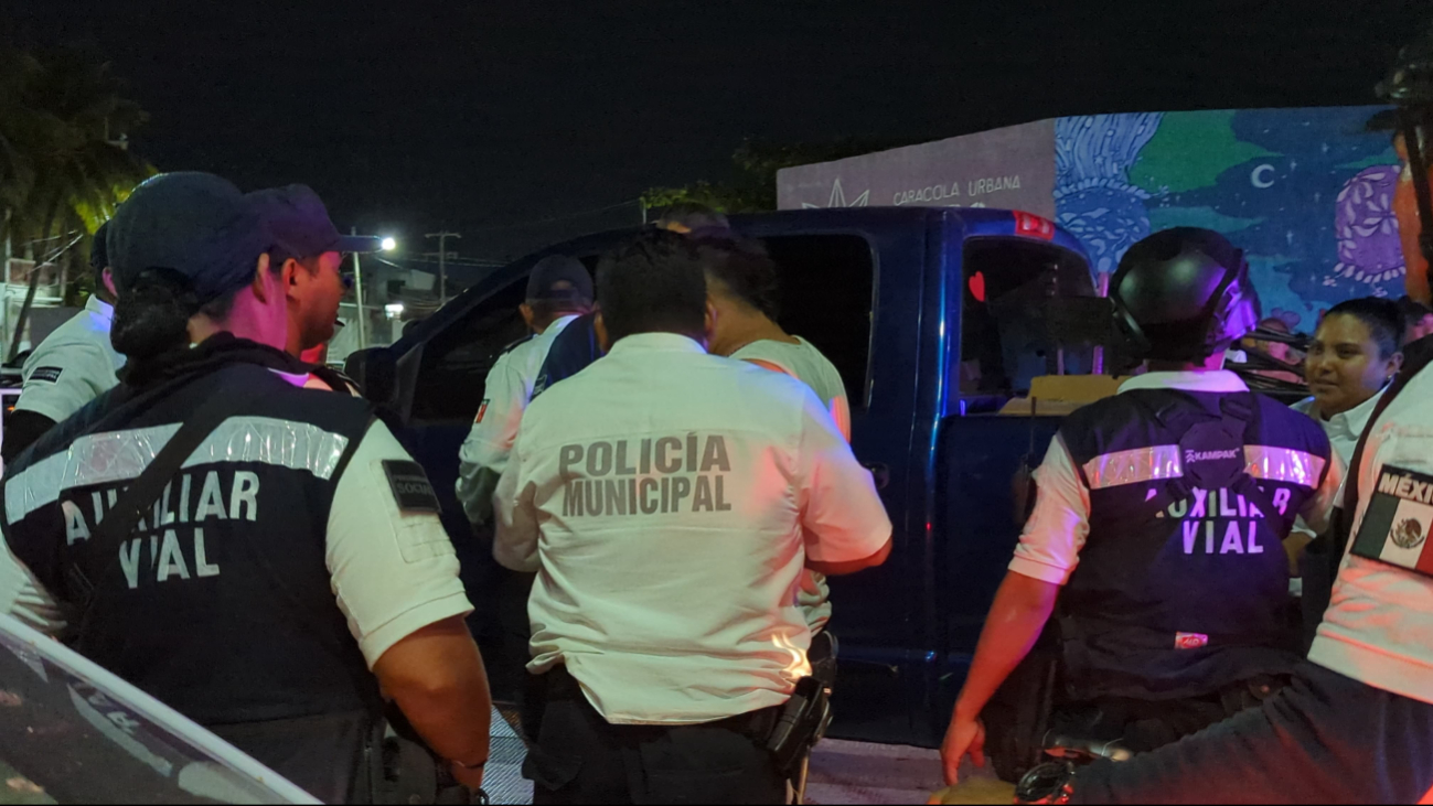 El conductor se resistía a bajar del vehículo al ser interceptado por las autoridades El conductor se resistía a bajar del vehículo al ser interceptado por las autoridades