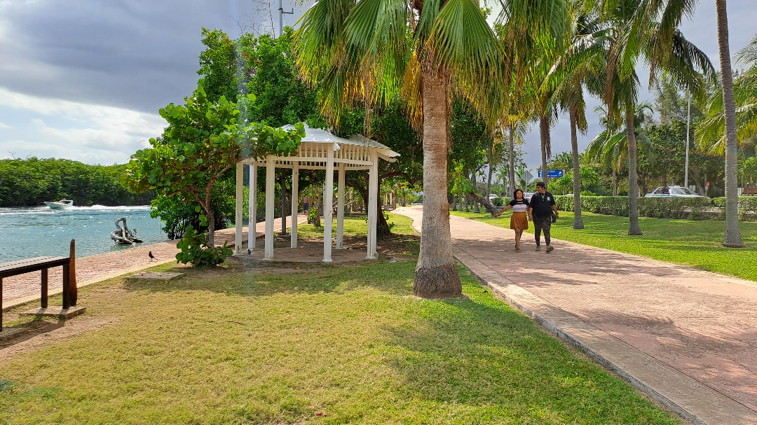El Jardín del Arte se ubica junto Laguna Nichupté El Jardín del Arte se ubica junto Laguna Nichupté