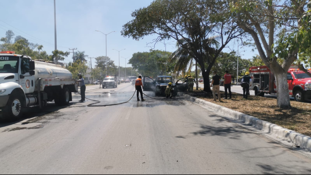 Esto fue lo que ocurrió con un vehículo en Campeche Esto fue lo que ocurrió con un vehículo en Campeche