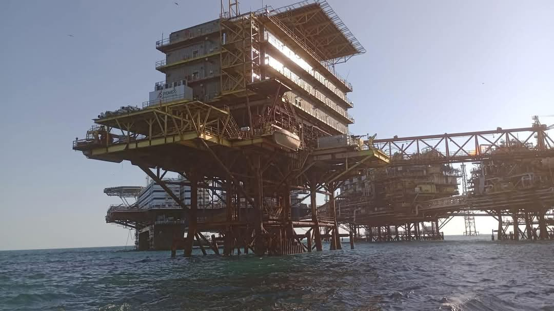 Expertos de PEMEX Investigando Presuntos Derrames en Plataforma Expertos de PEMEX Investigando Presuntos Derrames en Plataforma