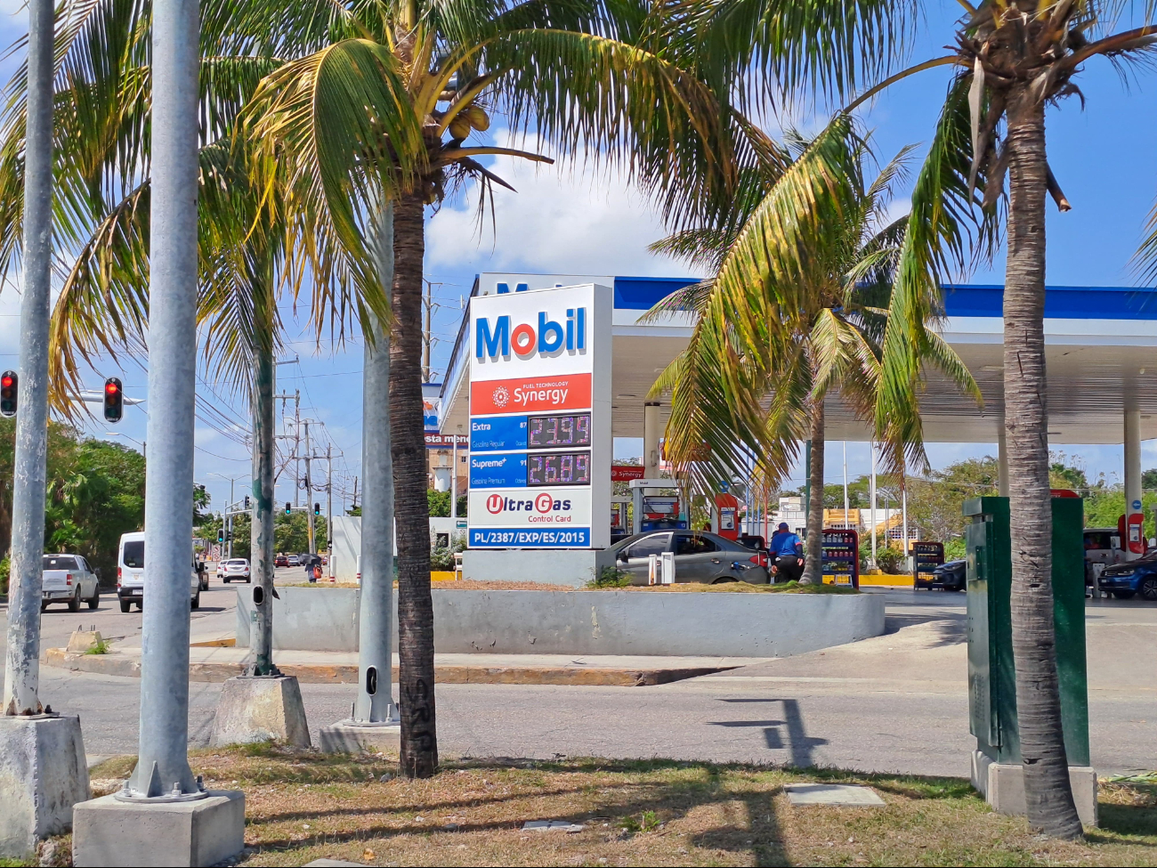 Gasolineras en Cancún no cumplen con decreto Presidencial de precio de gasolina 