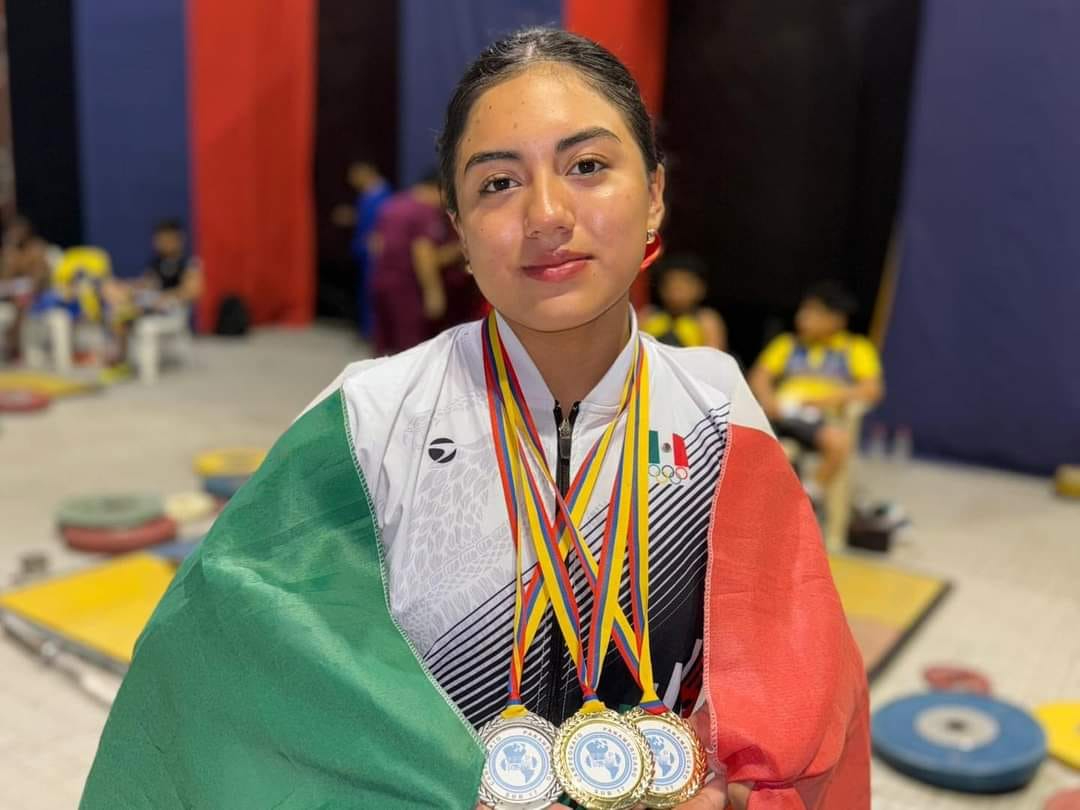 Kenia May Dzul, seleccionada nacional en levantamiento de pesas Kenia May Dzul, seleccionada nacional en levantamiento de pesas