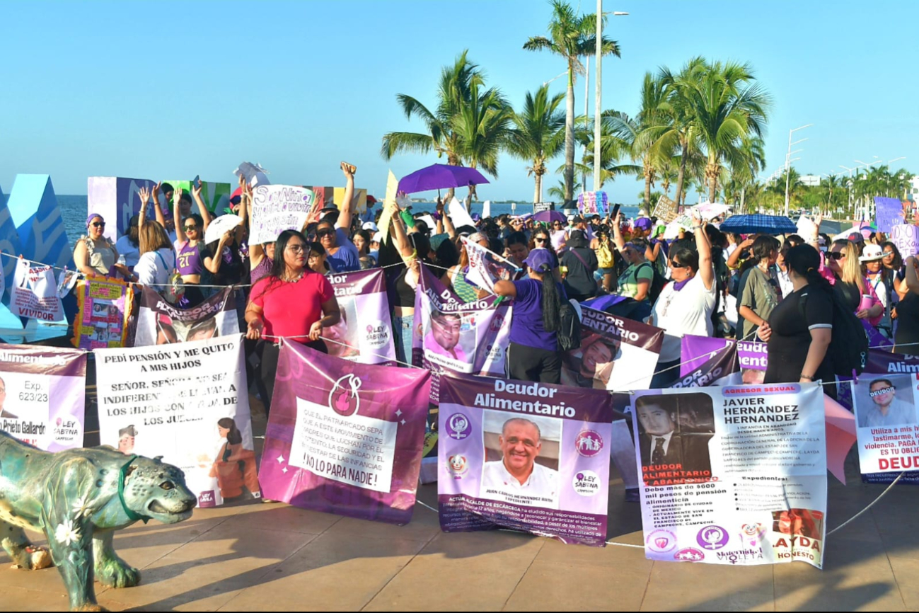 La marcha en Campeche inició a las 5.30 de la tarde La marcha en Campeche inició a las 5.30 de la tarde