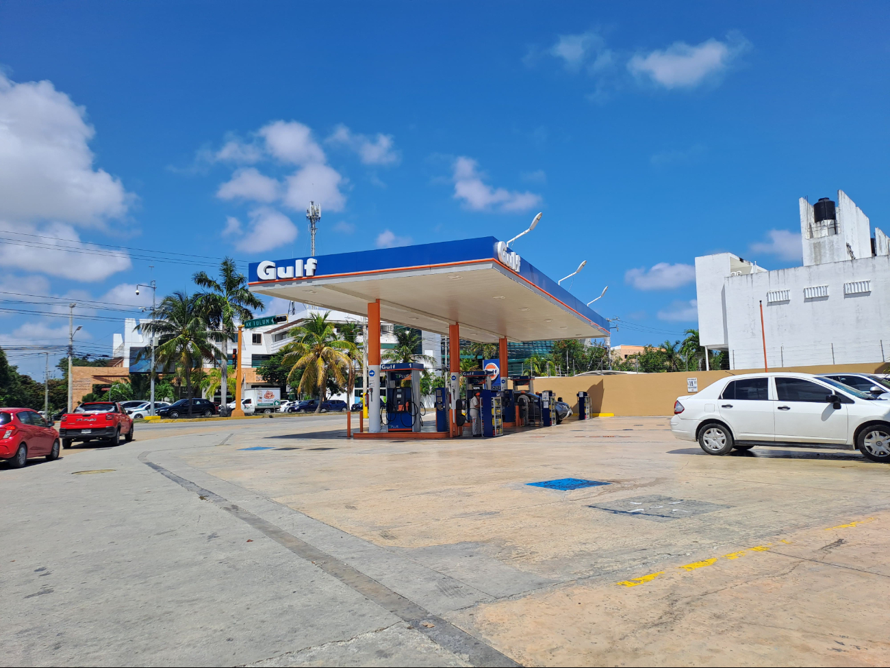 Ofrecen gasolina regular a $23.99 por litro Ofrecen gasolina regular a $23.99 por litro