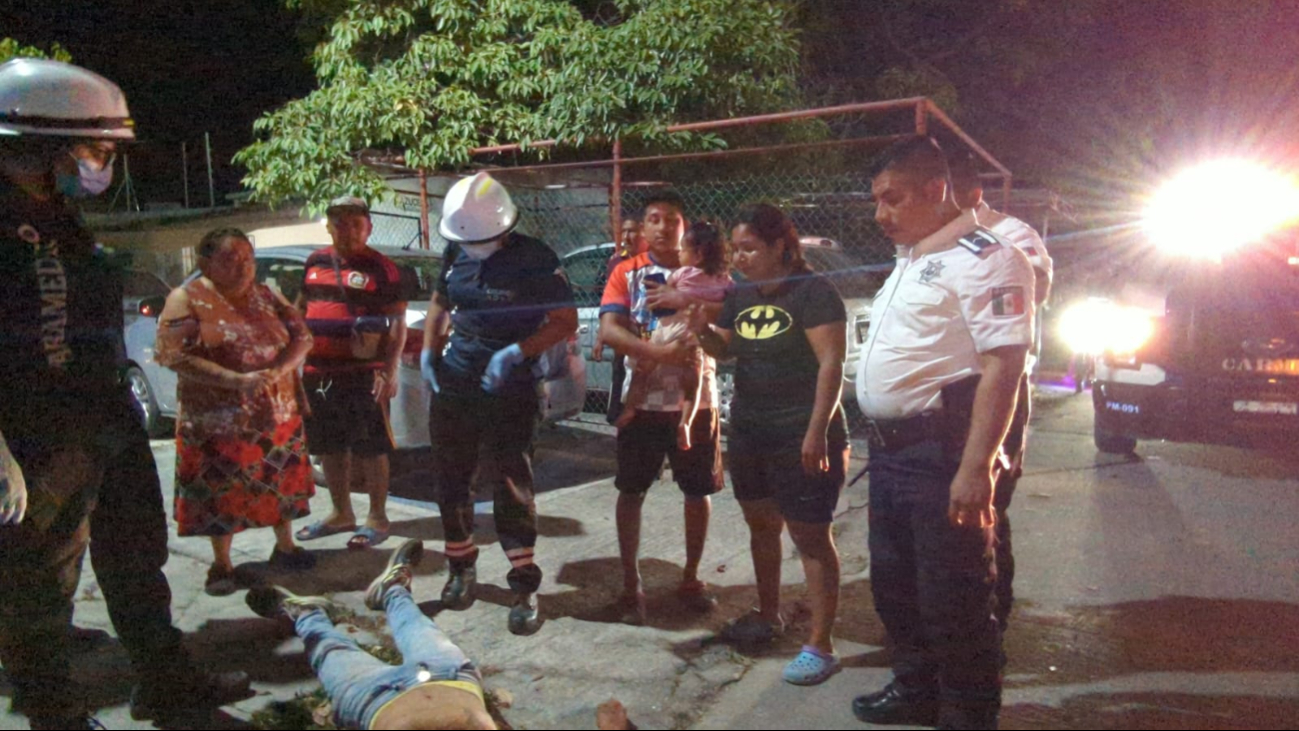 Personal de rescate lo trasladó a un hospital Personal de rescate lo trasladó a un hospital