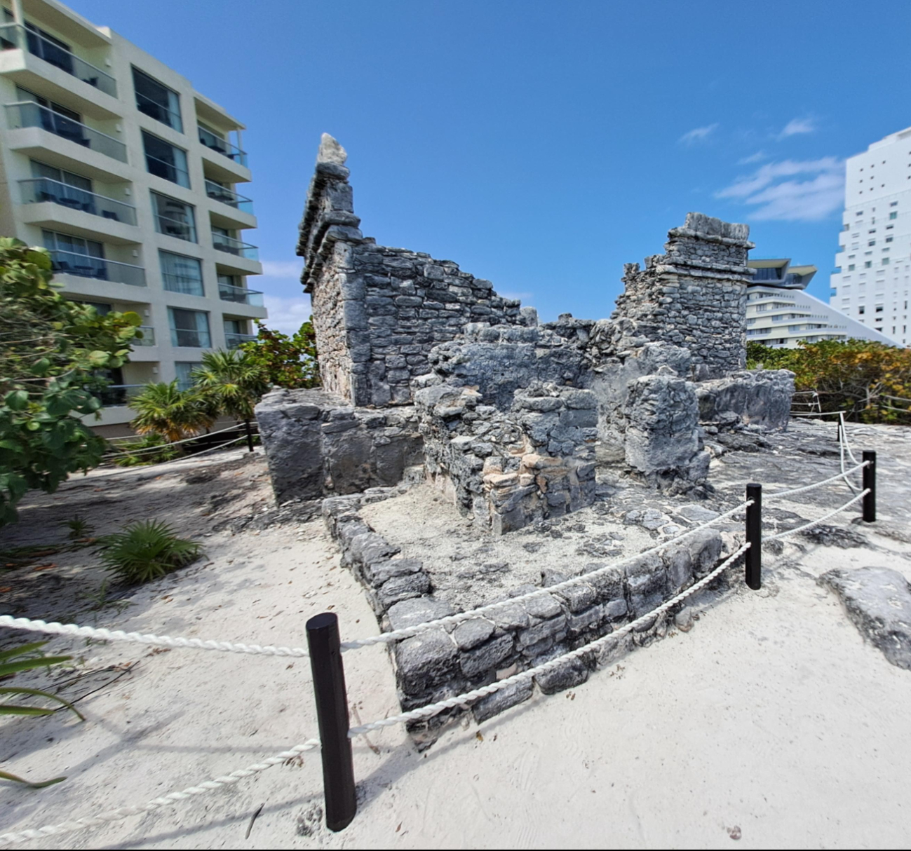Templo de Alacrán, un tesoro escondido en Cancún Templo de Alacrán, un tesoro escondido en Cancún