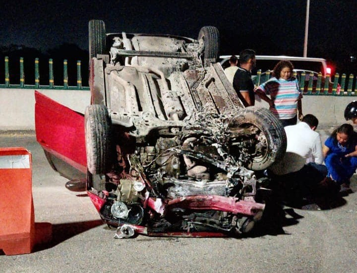 El conductor fue trasladado al hospital por sus lesiones El conductor fue trasladado al hospital por sus lesiones