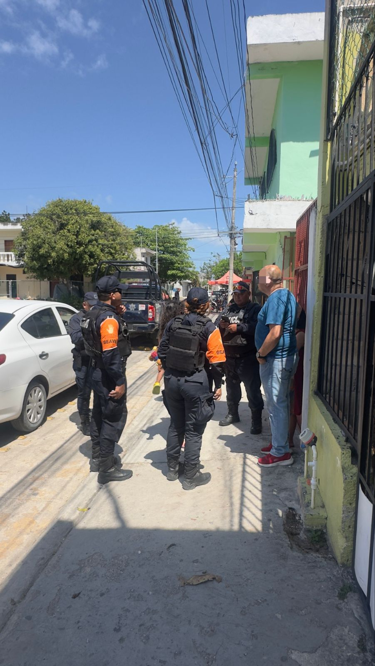 Las autoridades se dieron al lugar para cuidar de la niña ambulante.