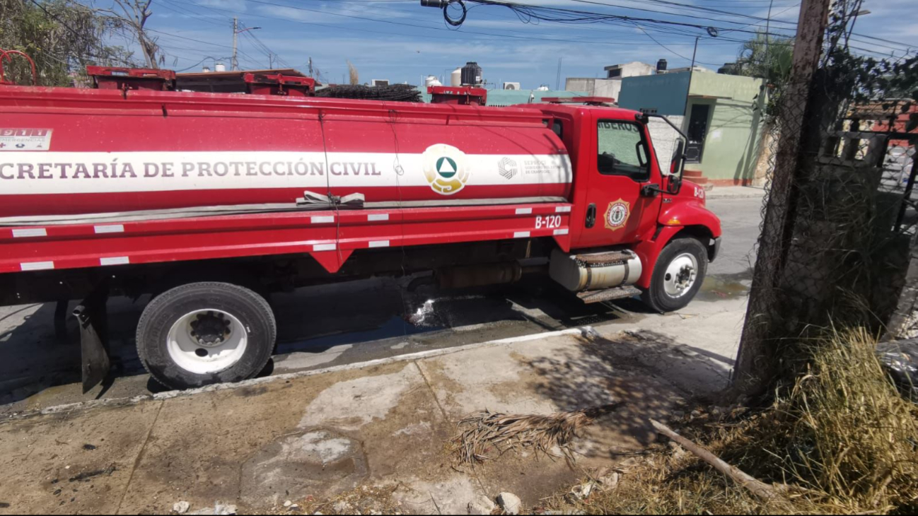Bomberos y Protección Civil lograron controlar el siniestro con cerca de dos litros de agua Bomberos y Protección Civil lograron controlar el siniestro con cerca de dos litros de agua