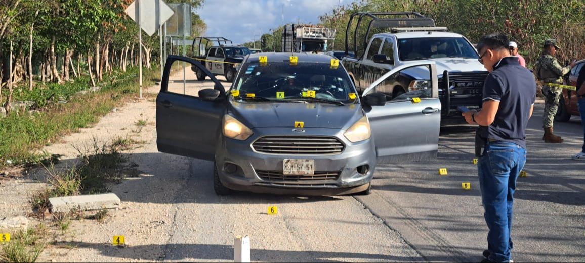 Dentro se encontró una arma de fuego tipo cuerno de chivo Dentro se encontró una arma de fuego tipo cuerno de chivo