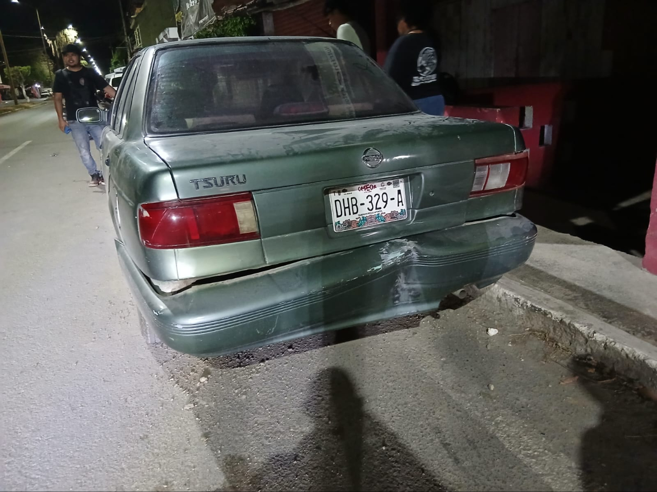 Derrapó 20 metros sobre el asfalto hasta impactarse contra un Nissan Tsuru Derrapó 20 metros sobre el asfalto hasta impactarse contra un Nissan Tsuru