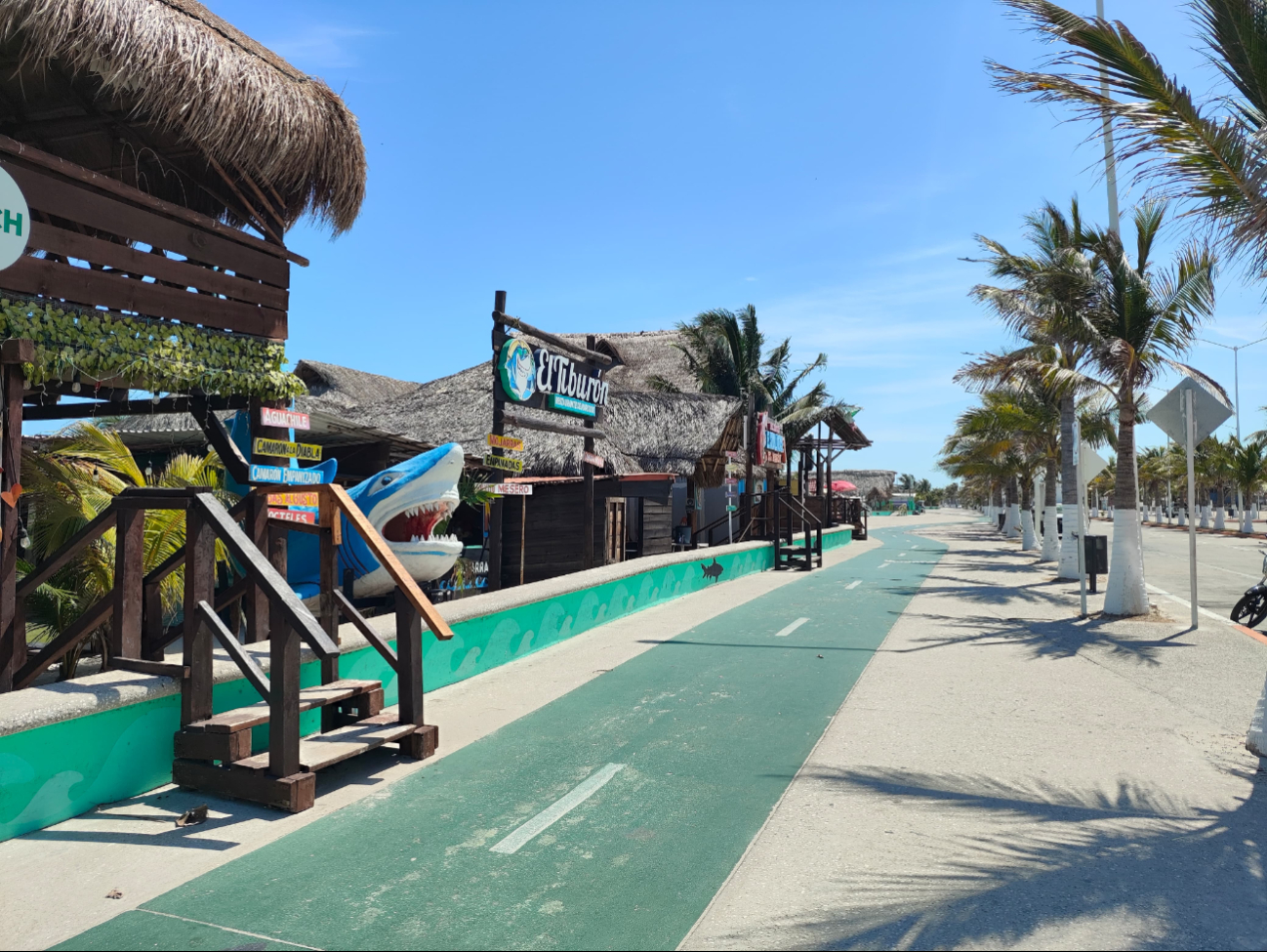 Los cocteleros del Malecón esperan incrementos significativos en ventas con la llegada de turistas en Semana Santa.