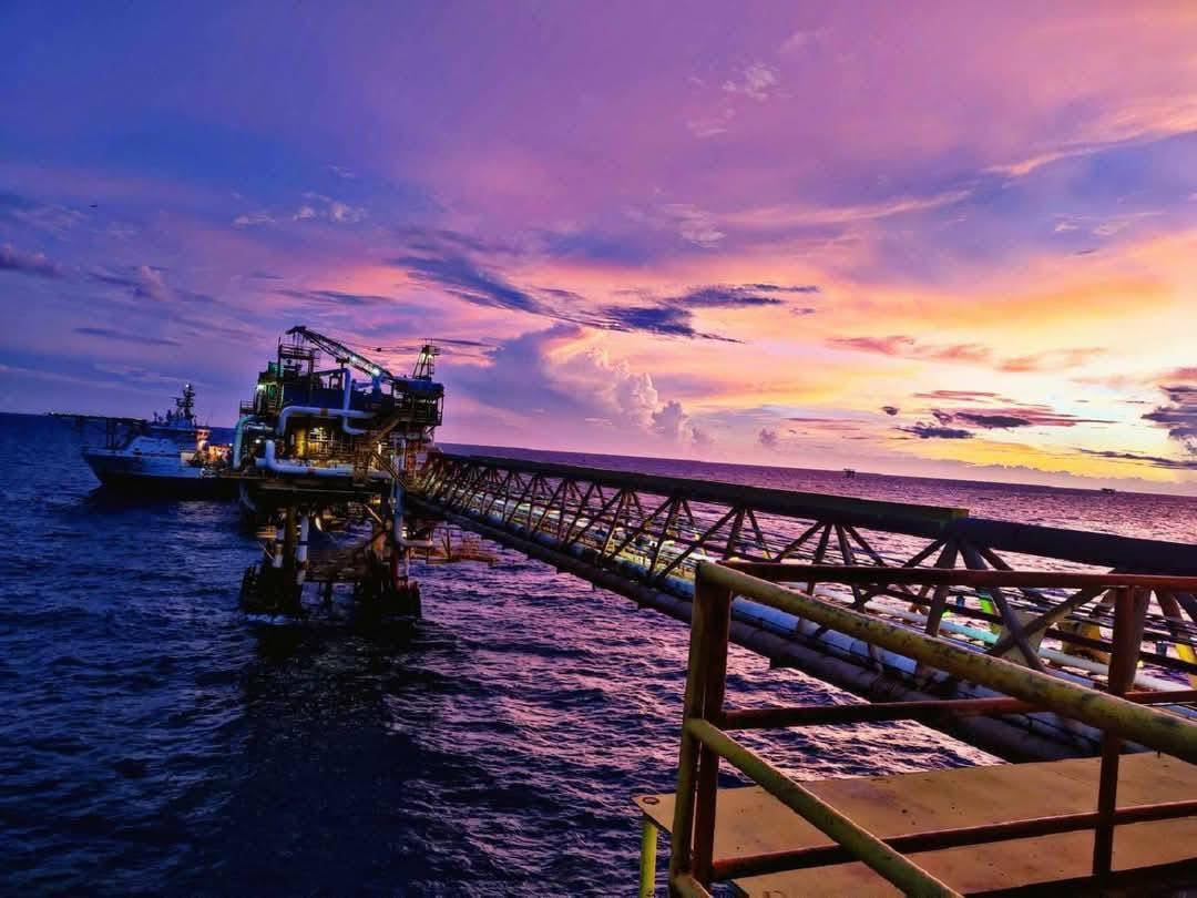En las plataformas marinas de la Sonda de Campeche, los trabajadores disfrutan de una vista privilegiada del horizonte En las plataformas marinas de la Sonda de Campeche, los trabajadores disfrutan de una vista privilegiada del horizonte