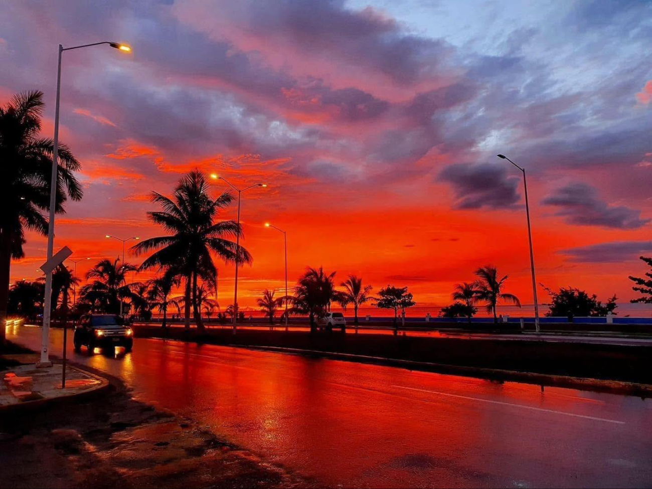 Los tonos rojizos que tiñen el cielo de Campeche al atardecer crean un paisaje inolvidable Los tonos rojizos que tiñen el cielo de Campeche al atardecer crean un paisaje inolvidable