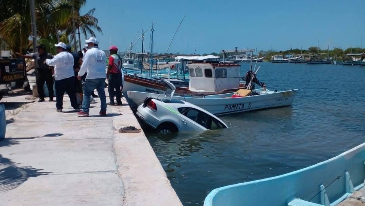 El auto resultó con aparatosos daños materiales