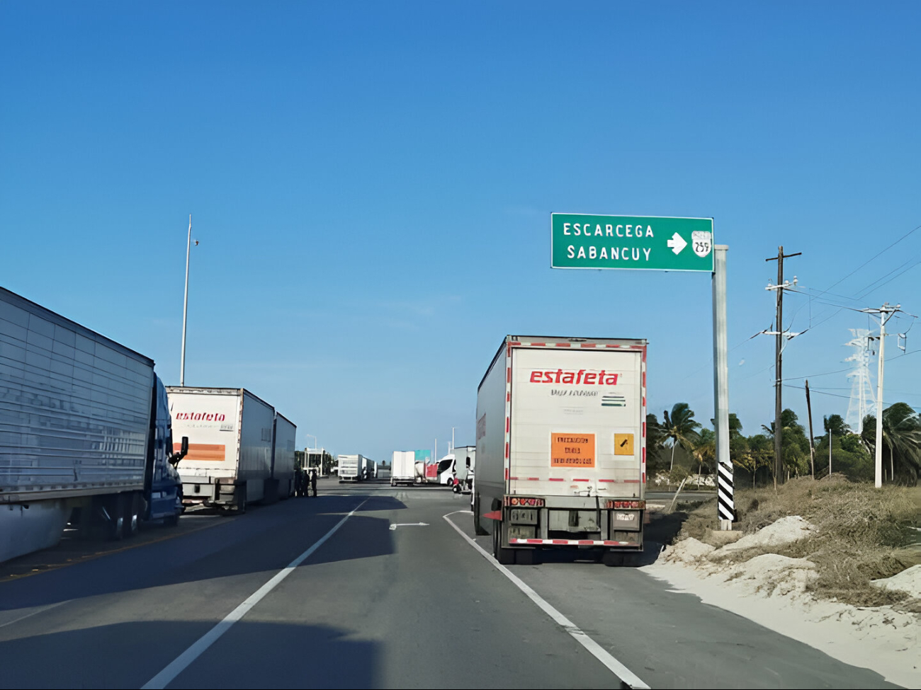 Exigen reductores de velocidad en entronque de Sabancuy para prevenir accidentes