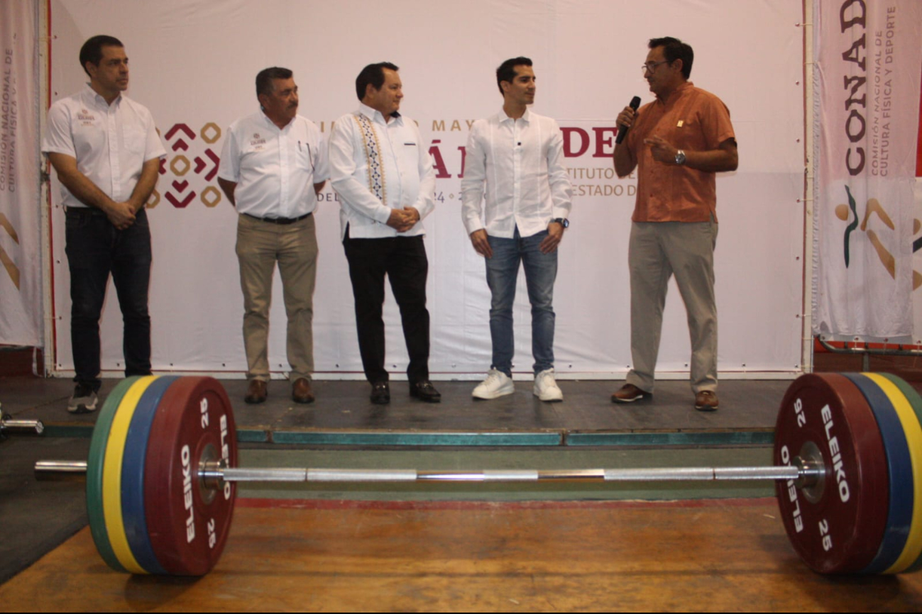 El material constó de dos islas de entrenamiento para pesas, dos tatamis para judo y 12 pacas de arquería El material constó de dos islas de entrenamiento para pesas, dos tatamis para judo y 12 pacas de arquería