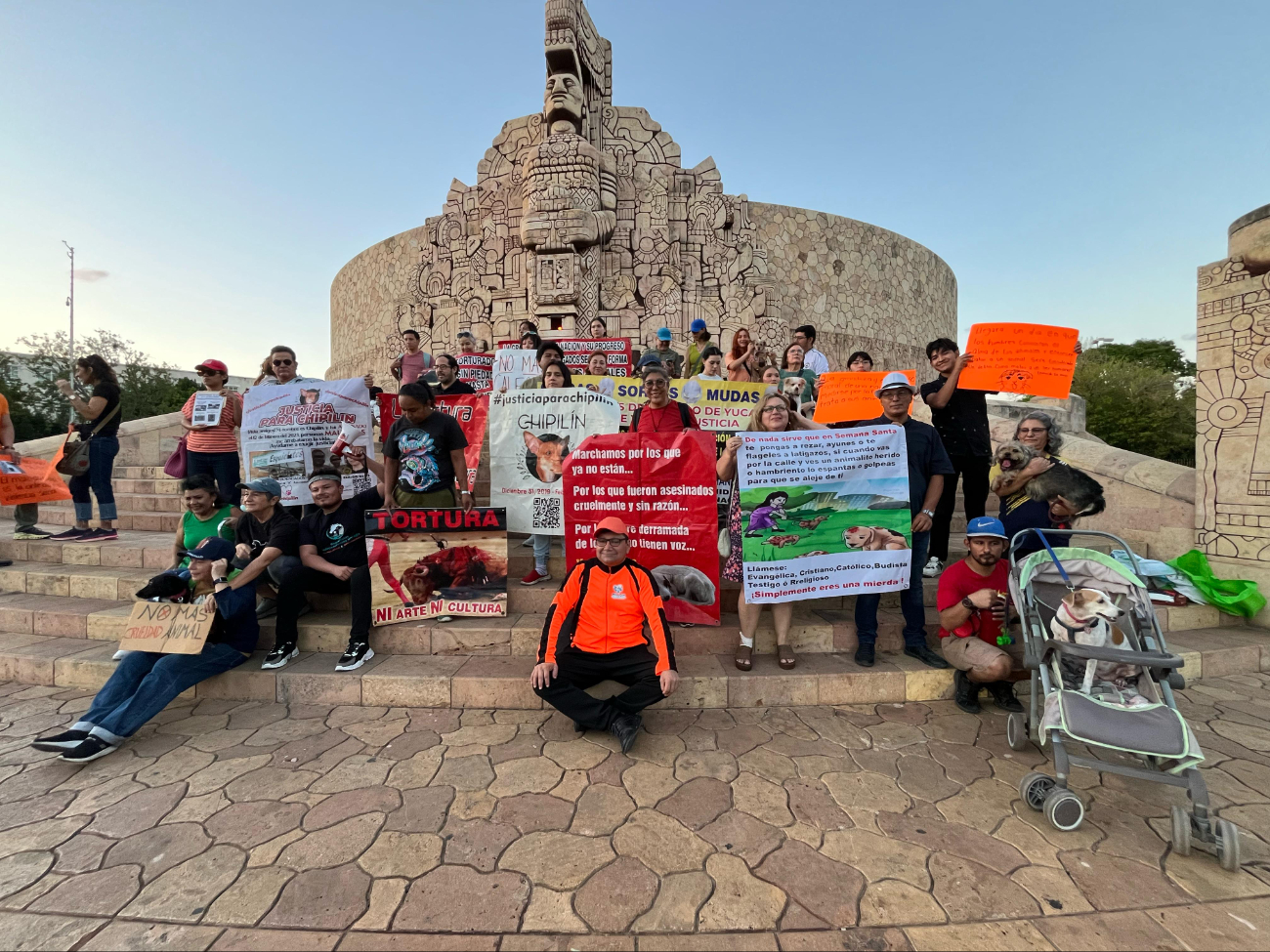 Activistas marchan sobre Paseo Montejo contra los casos de maltrato animal en Mérida