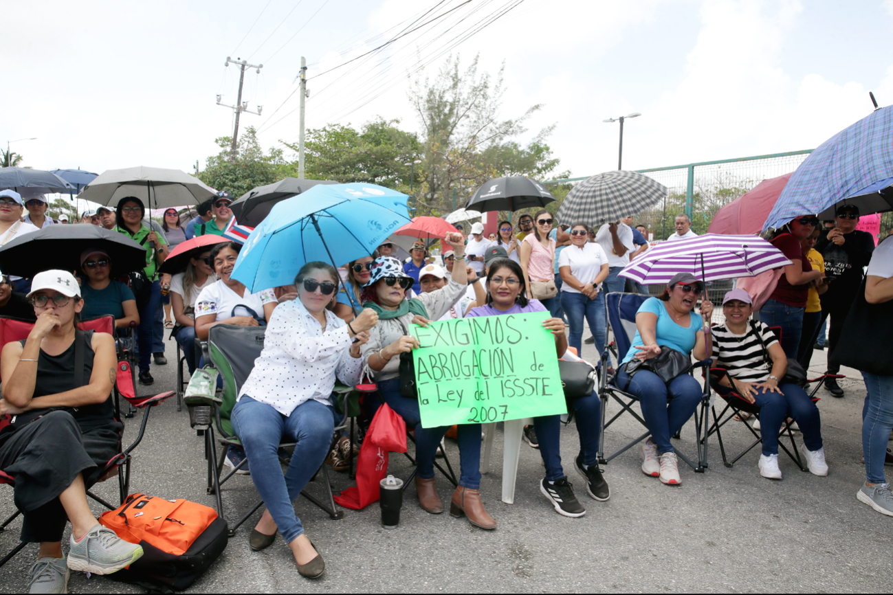 Padres denuncian que la educación a distancia no sustituye la presencial y temen que sus hijos pierdan el ciclo escolar Padres denuncian que la educación a distancia no sustituye la presencial y temen que sus hijos pierdan el ciclo escolar