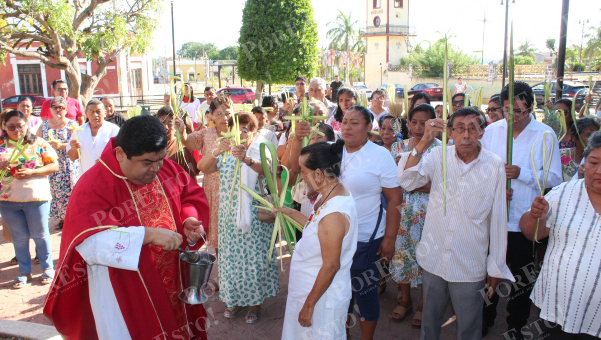 Bendicen palmas en Domingo de Ramos Bendicen palmas en Domingo de Ramos