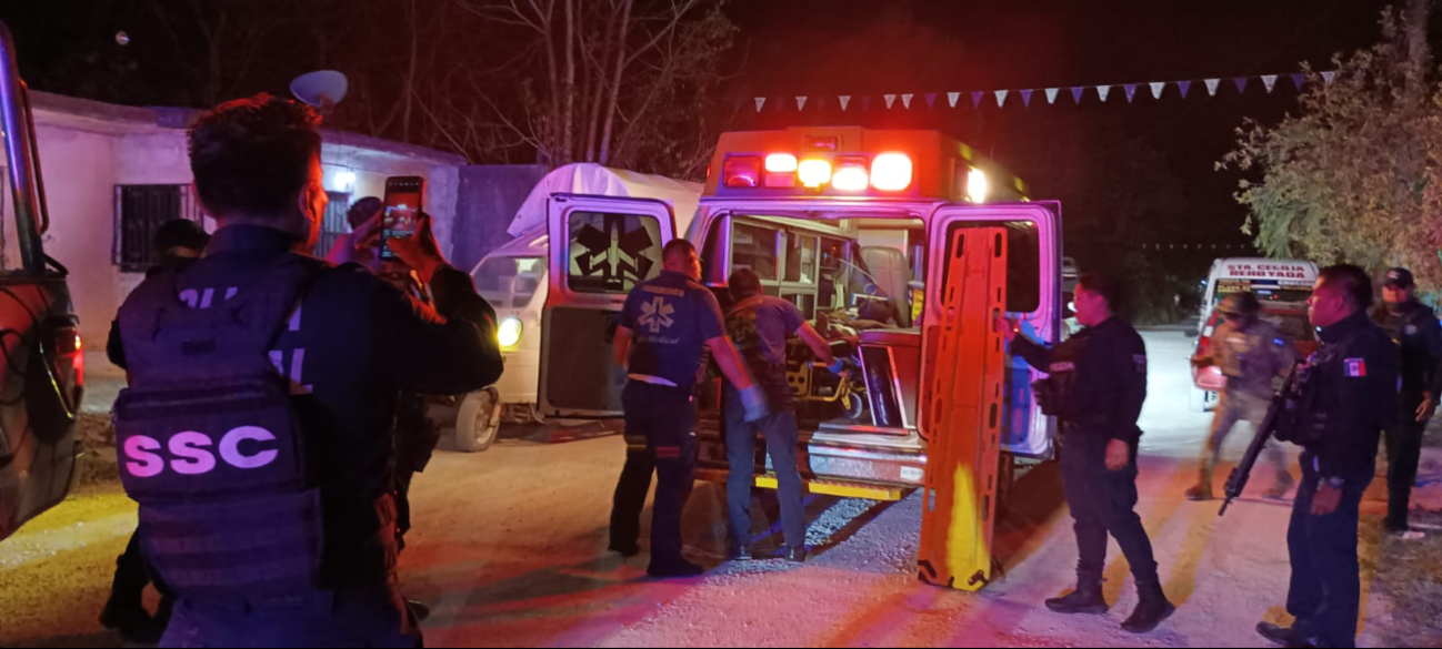 El hombre fue trasladado a un hospital para su atención médica. El hombre fue trasladado a un hospital para su atención médica.