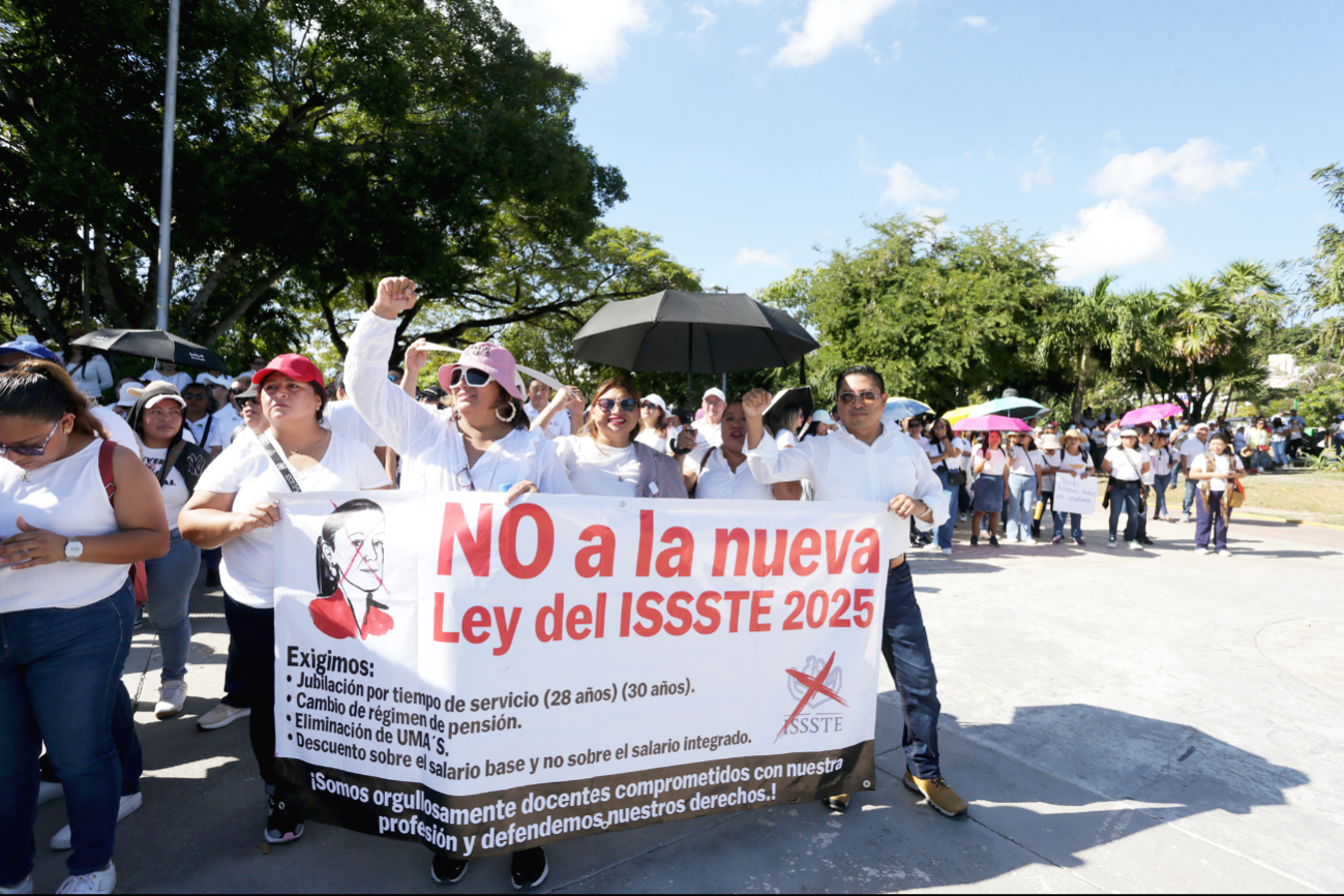 Hay quienes piden manifestarse de otra manera, sin dañar al alumnado en su enseñanza Hay quienes piden manifestarse de otra manera, sin dañar al alumnado en su enseñanza