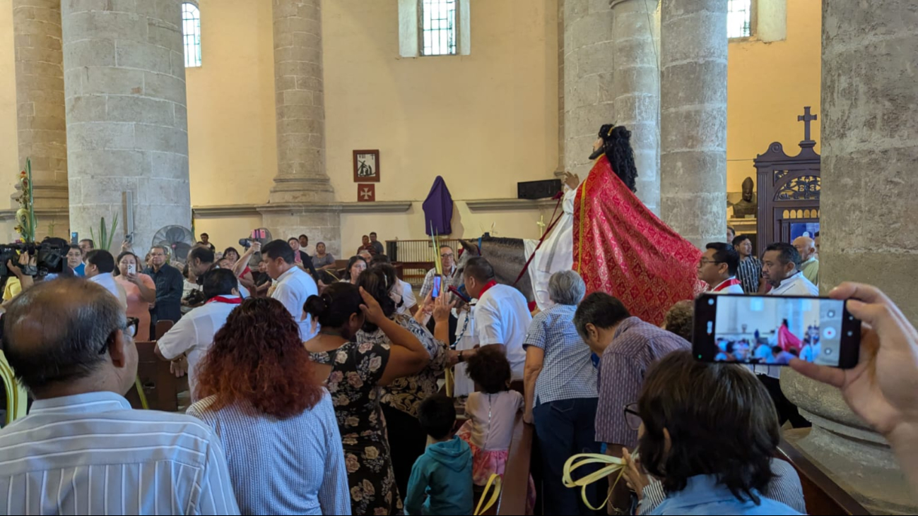 Hubo gran afluencia de personas en la misa en la Catedral de Mérida Hubo gran afluencia de personas en la misa en la Catedral de Mérida