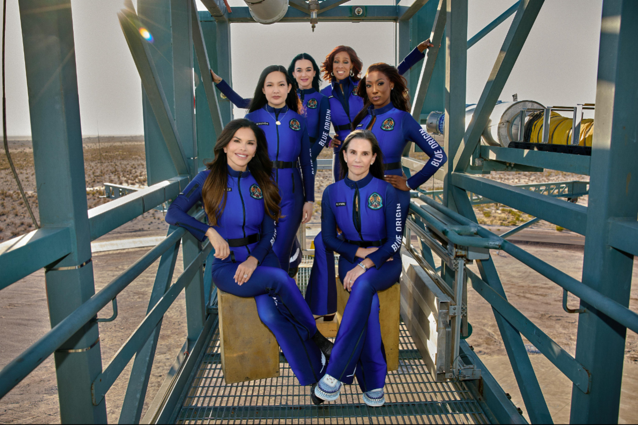 Katy Perry viajará al espacio este lunes junto a cinco mujeres más en una misión supervisada por Blue Origin Katy Perry viajará al espacio este lunes junto a cinco mujeres más en una misión supervisada por Blue Origin