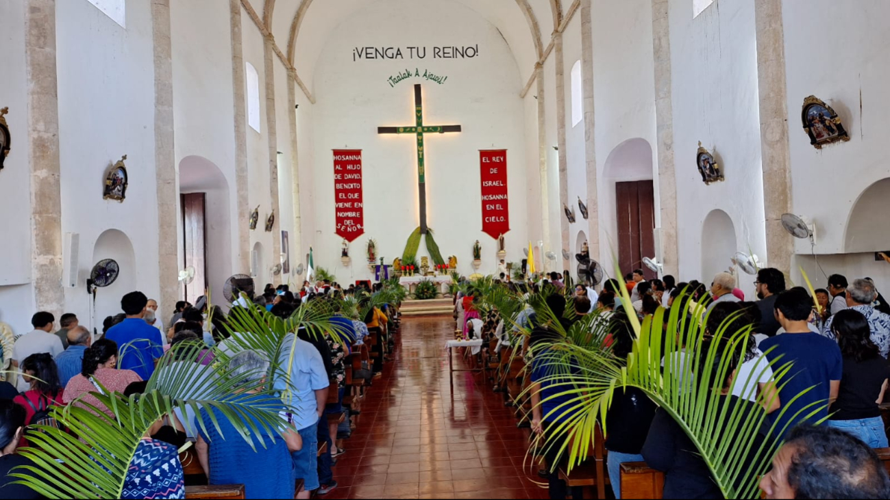 La actividad religiosa se llevó acabo en la Iglesia de la Santa Cruz La actividad religiosa se llevó acabo en la Iglesia de la Santa Cruz