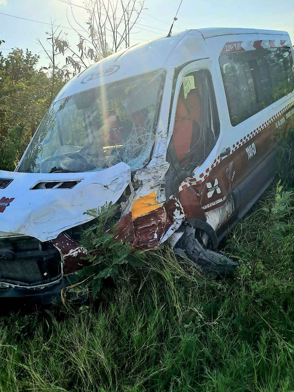 Accidente en el ramal Sabancuy deja solo daños materiales Accidente en el ramal Sabancuy deja solo daños materiales
