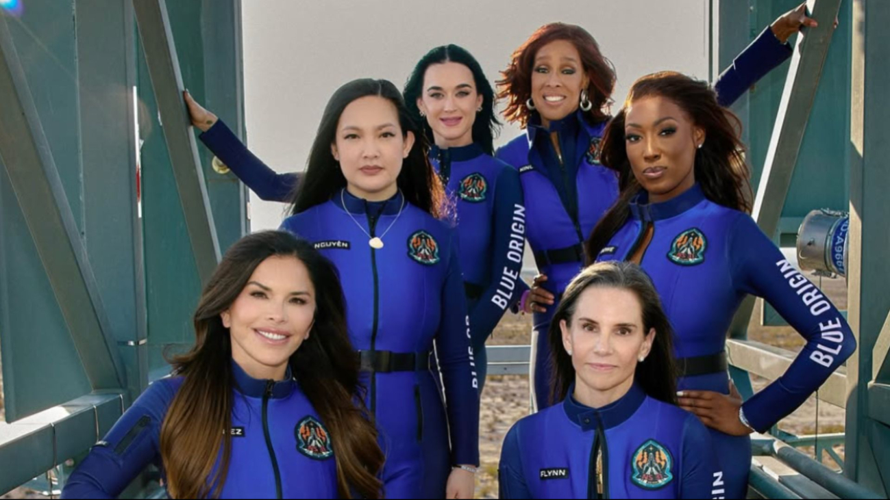 Katy Perry regresa del espacio tras la primera misión de puras mujeres con saldo de un lesionado Katy Perry regresa del espacio tras la primera misión de puras mujeres con saldo de un lesionado