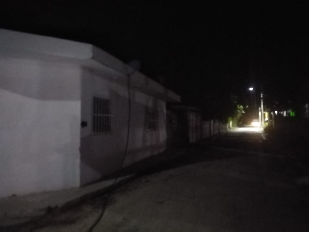  Calle Allende en Sabancuy lleva meses a oscuras   